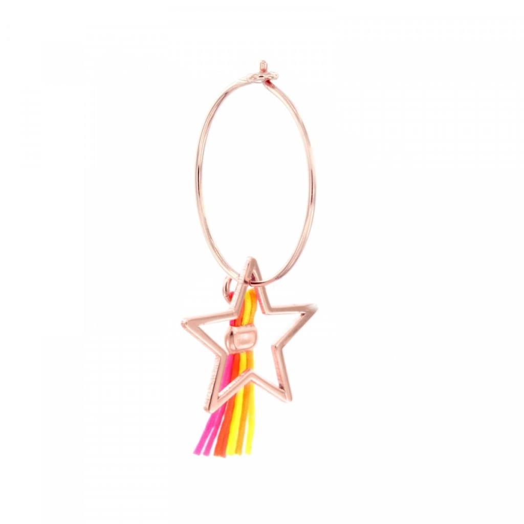 ORECCHINO SINGOLO A CERCHIO DI DIAMETRO DI 19 MM. LA STELLA PENDENTE TRAFORATA MISURA 15 MM. NAPPINA IN FILO DI NYLON MULTICOLOR. - MAMAN ET SOPHIE