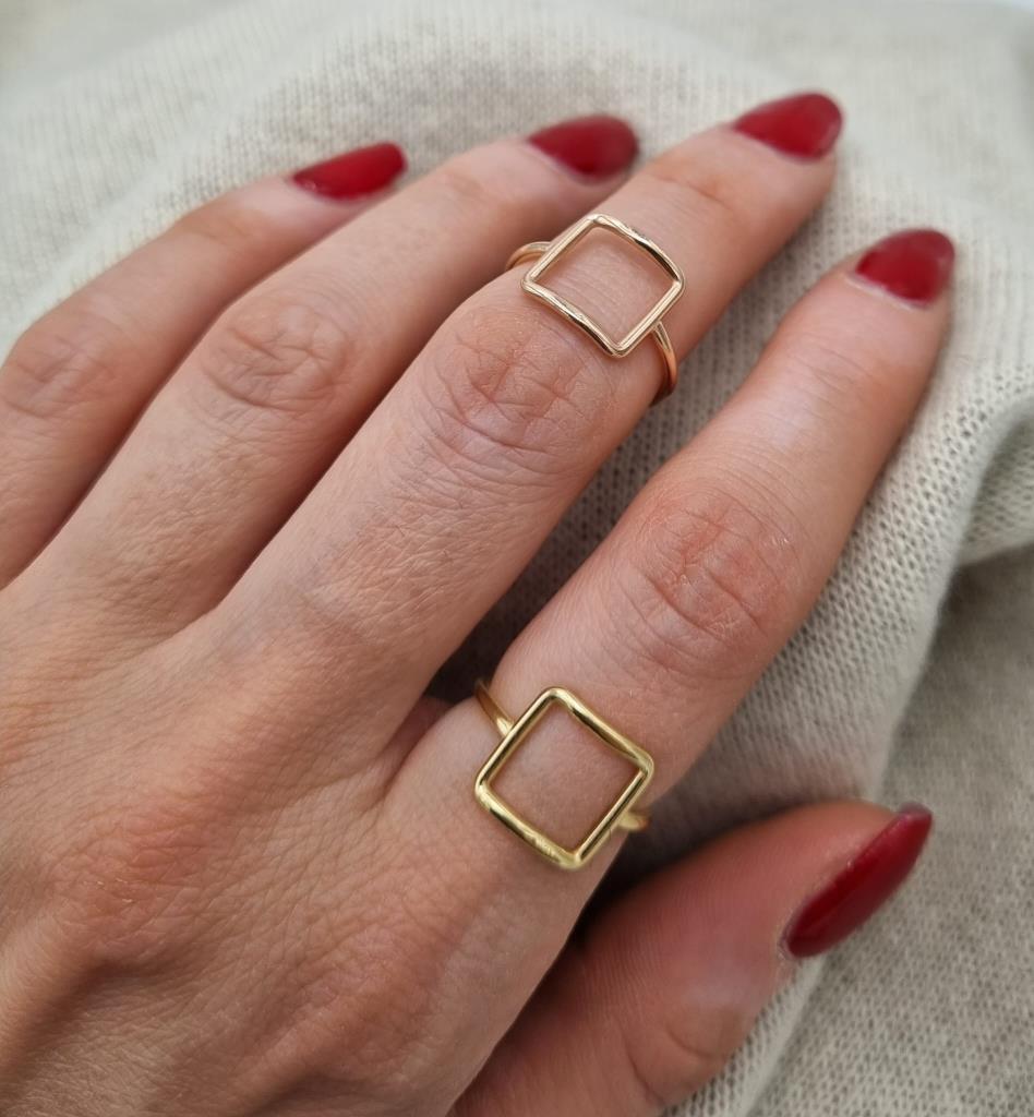 Anello quadrato oro on sale