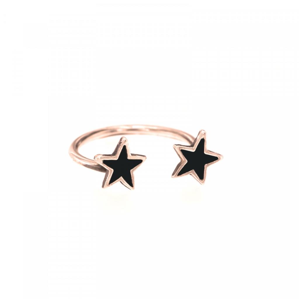ANELLO IN FILO TONDO RIGIDO DI 1,2 MM DI SPESSORE REALIZZATO IN ARGENTO 925 PLACCATO IN ORO ROSA AD ALTA RESISTENZA. LE DUE STELLE MIGNON DI 7 MM SONO SMALTATE IN NERO. - MAMAN ET SOPHIE